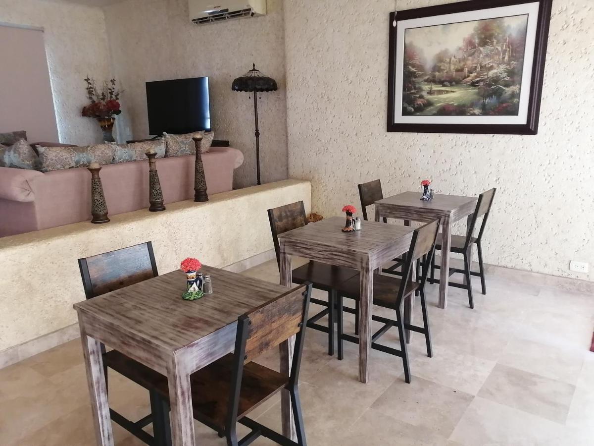 マサトラン Casa Dahlia 2 Bed & Breakfast エクステリア 写真